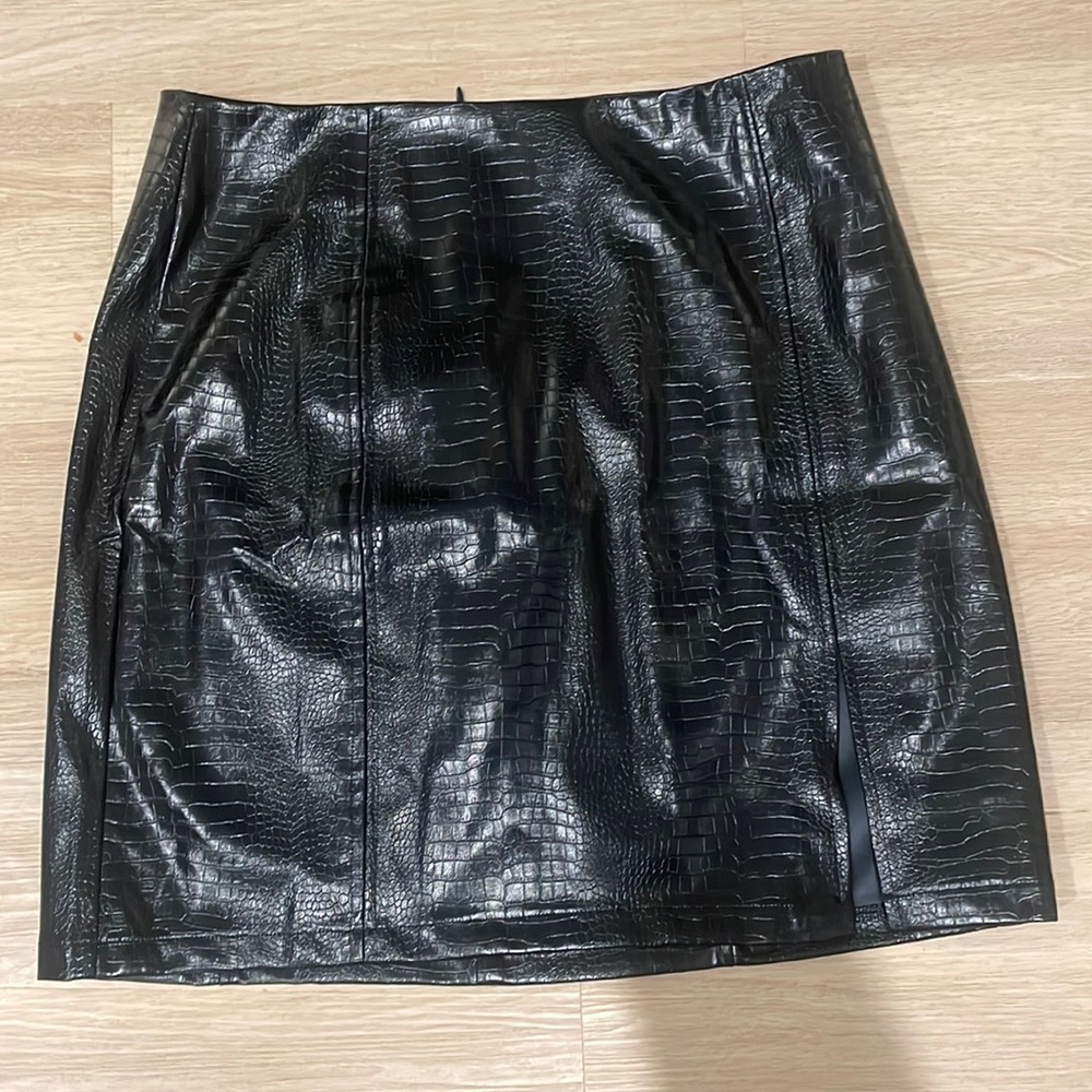 Faux leather alligator print black mini skirt